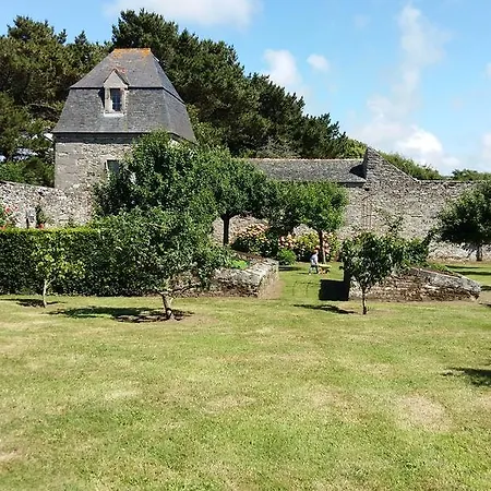 Les Du Chateau Du Rozel