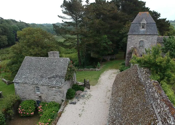 Les Du Chateau Du Rozel Bed and Breakfast