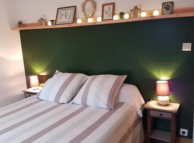 Les Du Chateau Du Rozel