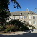 לינה וארוחת בוקר Les Du Chateau Du Rozel