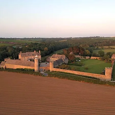 Les Du Chateau Du Rozel Bed and Breakfast