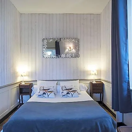 Bed and Breakfast Les Du Chateau Du Rozel 4*