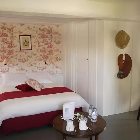 Les Du Chateau Du Rozel Bed & Breakfast 4*