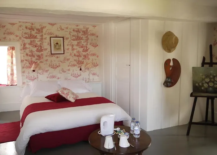 Chateau Du Rozel Bed & Breakfast 4*
