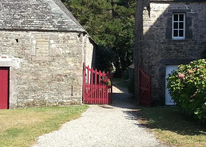 Chateau Du Rozel Bed & Breakfast